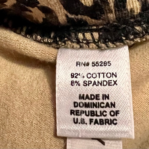 Leopard Capri Leggings, Size Medium, Express, Preowned, Good Condition - Picture 6 of 7